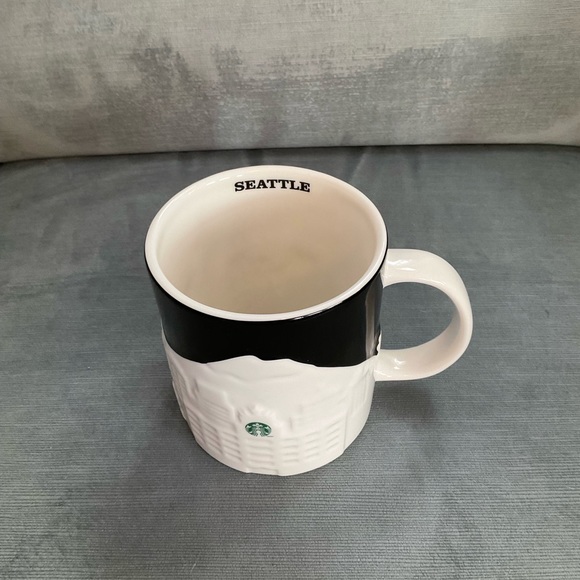NWOT 2012 Collector’s Series 16oz ceramic Starbucks Seattle raised design mug - Picture 8 of 10